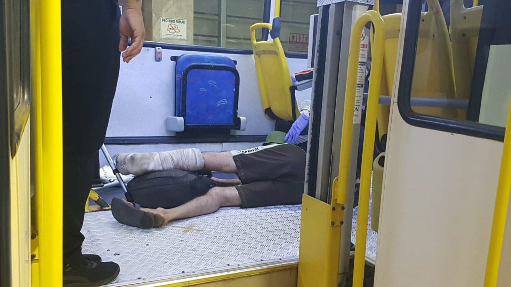 Homem passa mal em ônibus do transporte público e Samu socorre