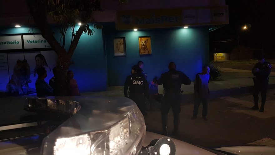 Mulher é agredida com barra de ferro na Avenida Tito Muffato