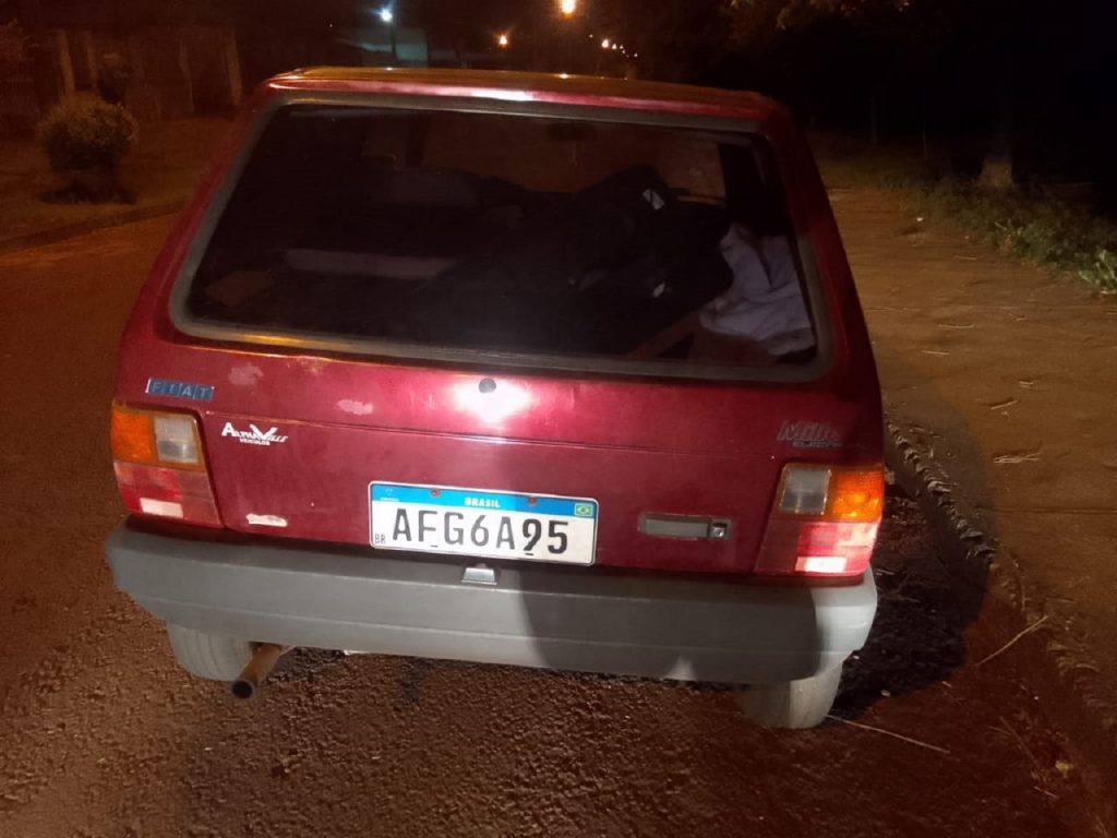 Fiat Uno com alerta de furto é recuperado pela PM no Santa Cruz