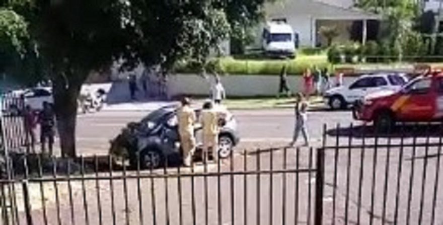 Veja o momento em que vítima fatal de grave acidente na Rua da Lapa é retirado das ferragens