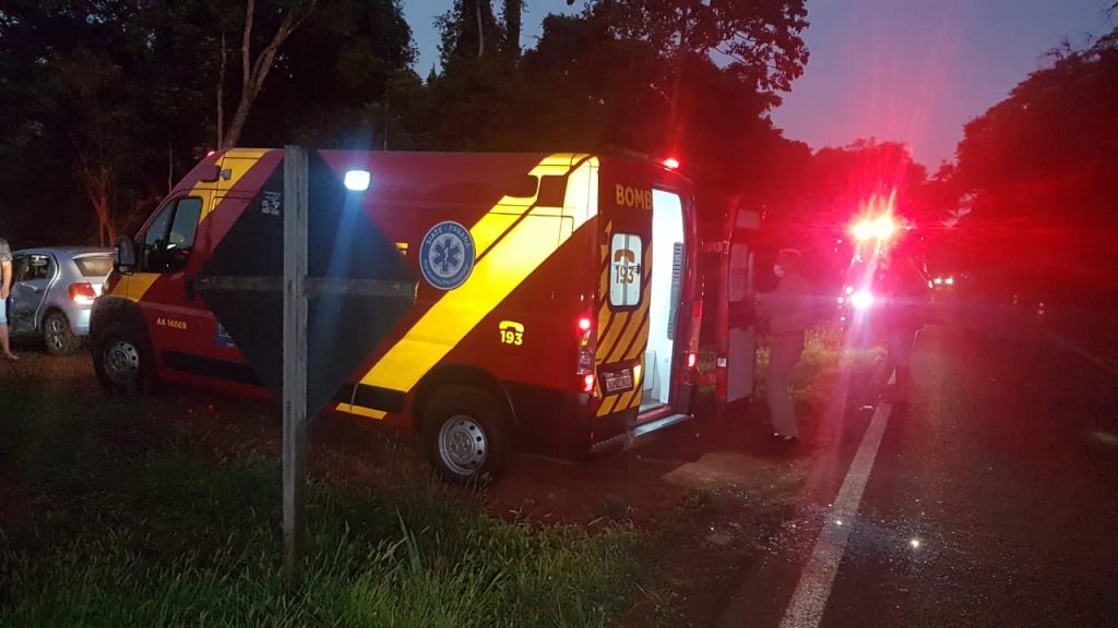 Motociclistas sofrem fratura no fêmur após colisão na PR-180