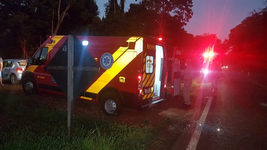 Motociclistas sofrem fratura no fêmur após colisão na PR-180