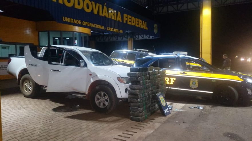 PRF realiza grande apreensão de maconha e recupera carro furtado