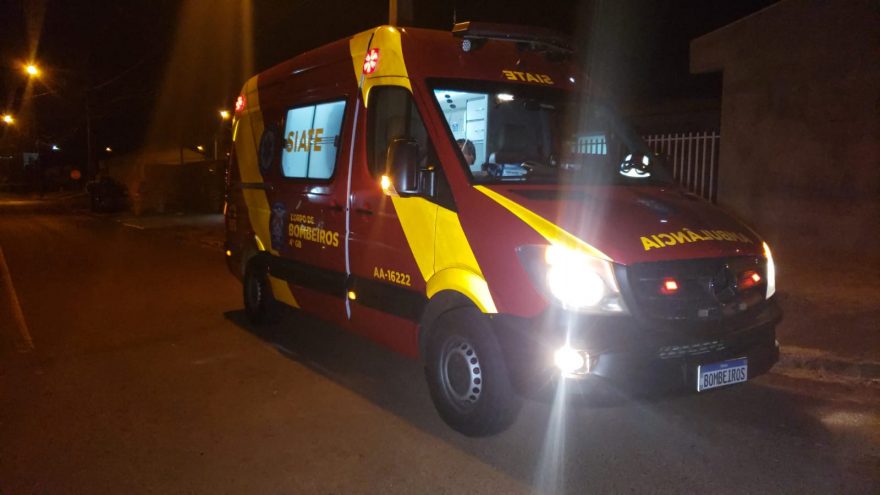 Motociclista fica ferido em acidente de trânsito no Cascavel Velho
