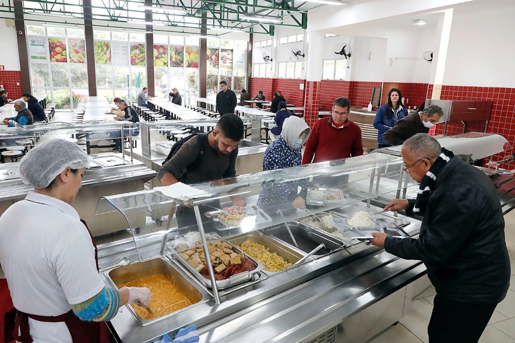 Hoje tem carne moída com legumes no Restaurante Popular Hoje tem carne moída com legumes no Restaurante Popular