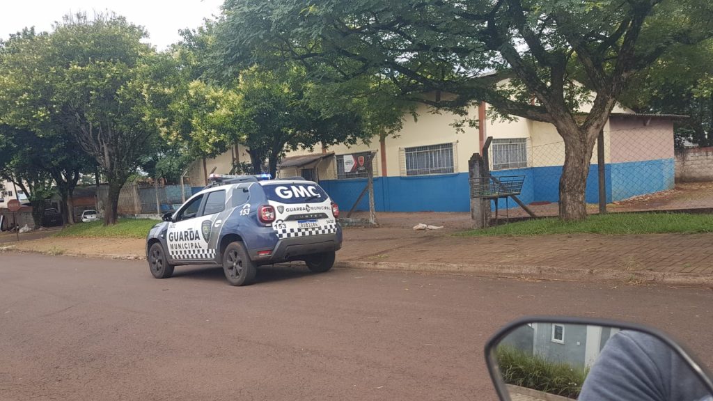 GM apreende adolescentes que jogaram papel higiênico em câmeras e vaso sanitário de Escola
