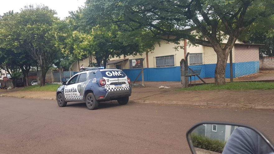 GM apreende adolescentes que jogaram papel higiênico em câmeras e vaso sanitário de Escola