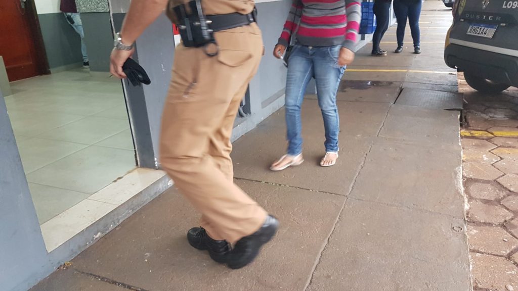 Suspeita de furtar celular em cooperativa é detida pela PM
