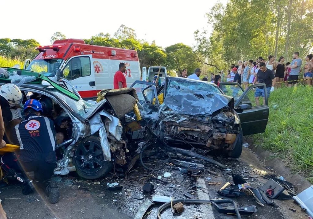 Duas pessoas morrem e nove ficam feridas em acidente na rodovia PR-182