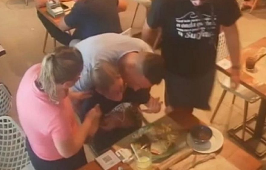 Heroico: Policial Federal salva vida de criança engasgada em restaurante