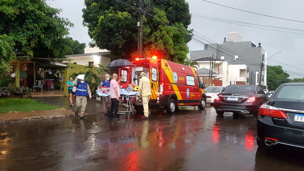 Siate socorre vítima de queda no Claudete