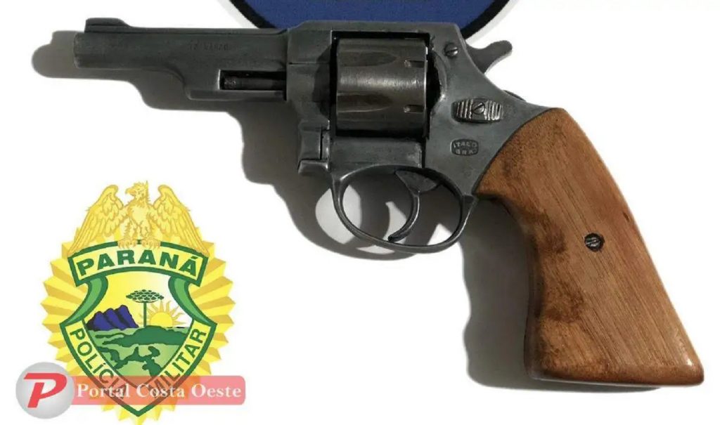 Flagrada com revólver, mulher é presa pela PM em Santa Terezinha de Itaipu