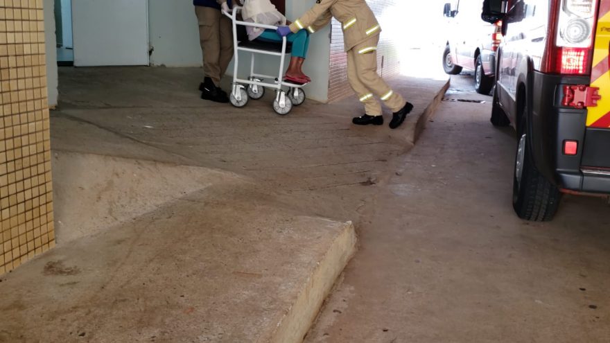 Idosa fica ferida ao sofrer queda no Bairro Santa Felicidade