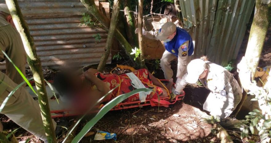 Mulher é resgatada após ficar quase 24h caída em riacho no Pioneiros Catarinenses