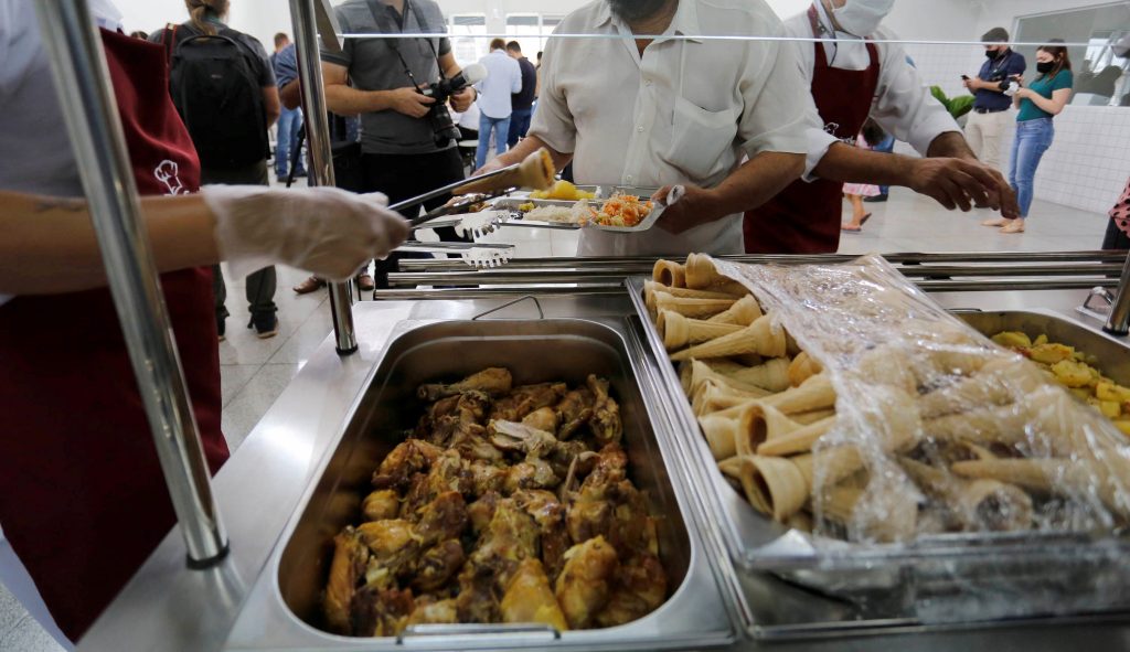 Hoje tem Carne Suína ao Molho Mostarda no Restaurante Popular; confira o cardápio