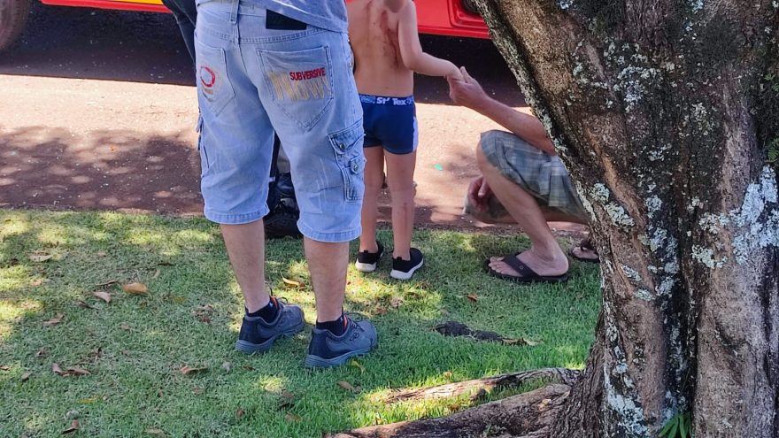 Criança e motociclista ficam feridos em acidente de trânsito no Universitário