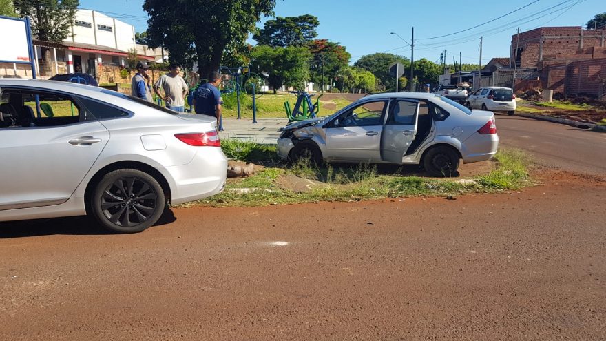 Carros colidem no Morumbi
