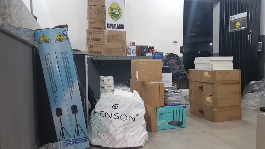 Cavalaria apreende R$ 200 mil em mercadorias de descaminho na BR-277 em Céu Azul