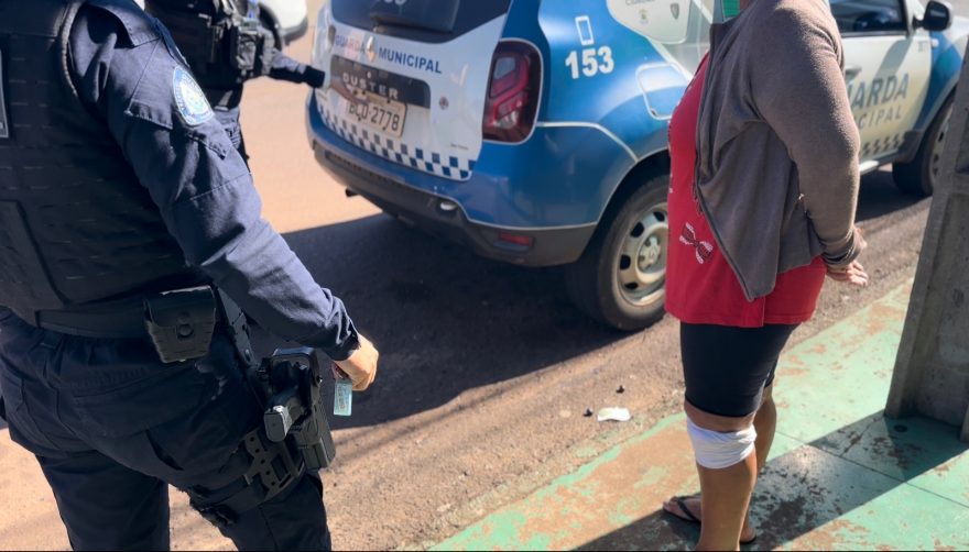 Mulher flagrada furtando produtos em frutaria é detida