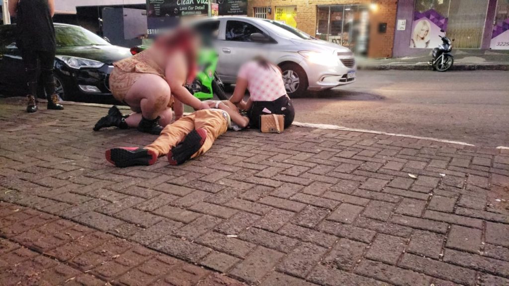 Suspeito de tentar furtar motocicleta é atendido pelo Samu após ser agredido no centro