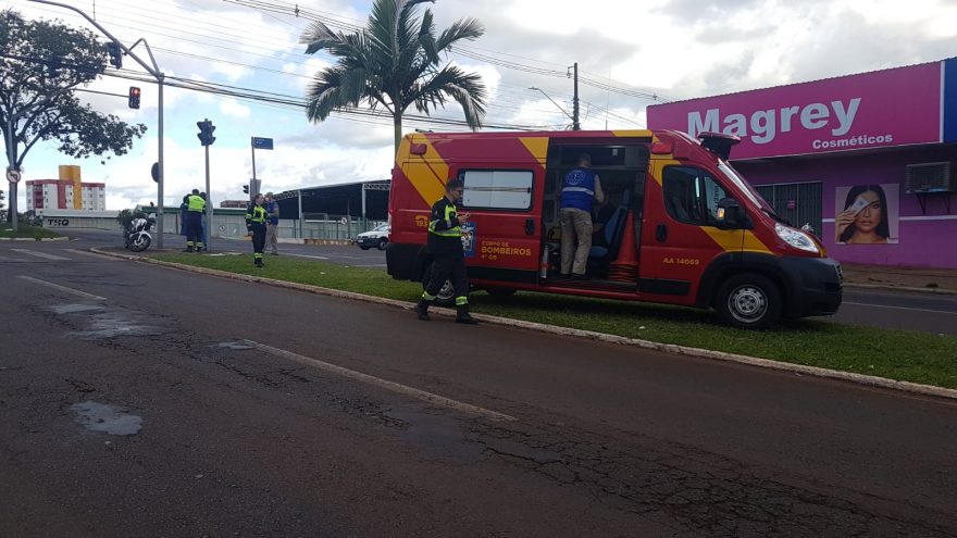 Mais uma colisão entre carro e moto deixa duas pessoas feridas na Região Oeste