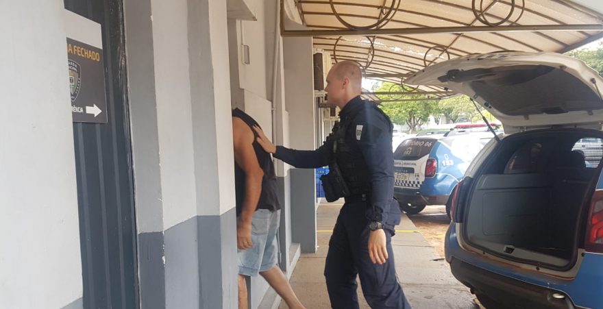 Homem é detido por suspeita de abuso de criança de quatro anos