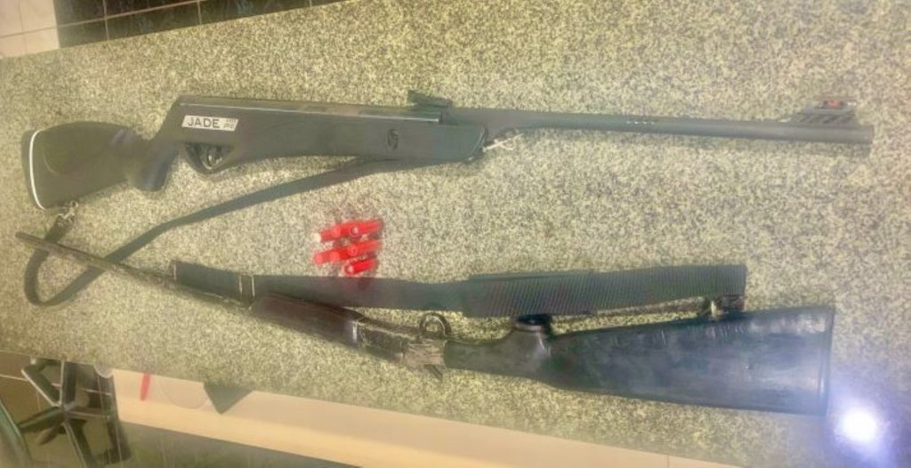Polícia apreende duas espingardas em Capitão durante ocorrência de agressão