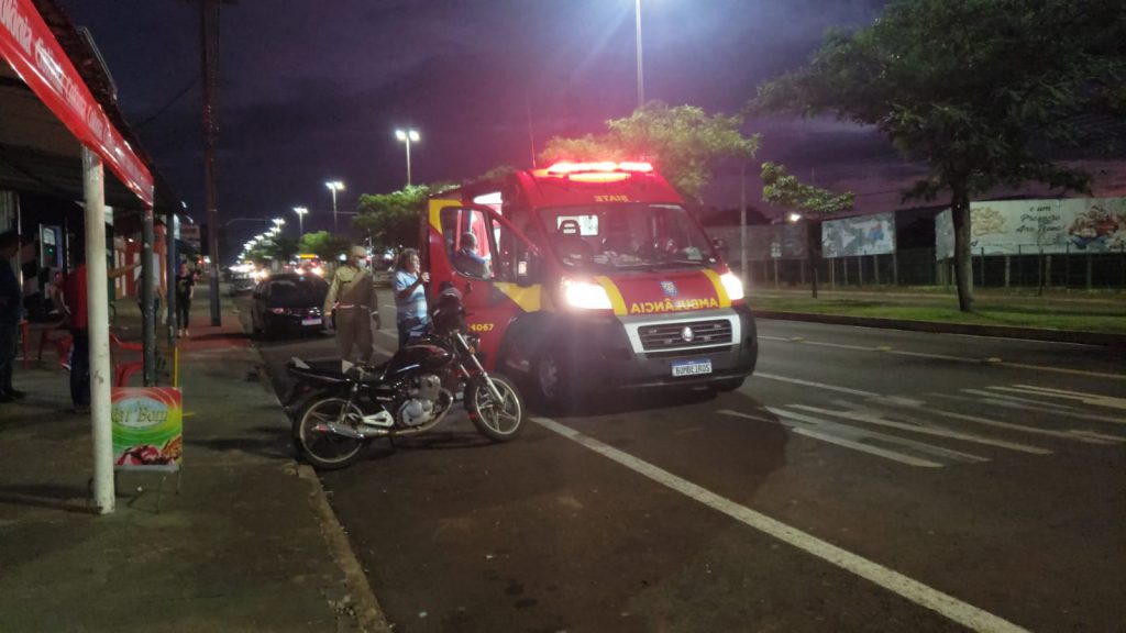 Idoso sofre corte na cabeça após queda na Avenida Barão do Rio Branco