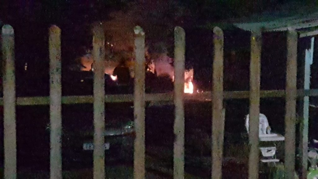 Fumaça em queima de entulhos incomoda vizinhos e Bombeiros são acionados no centro