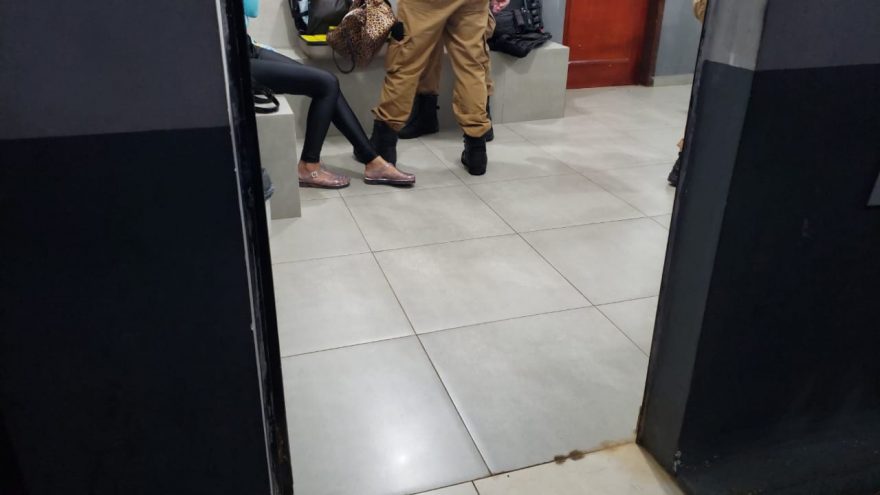 Mulher é detida com mais de 19 kg de maconha em bagagem