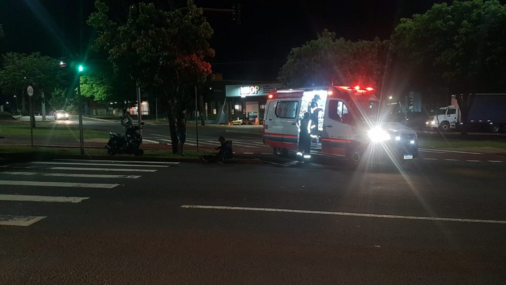 Idosa fica em estado grave ao ser atropelada na Av. Tancredo Neves