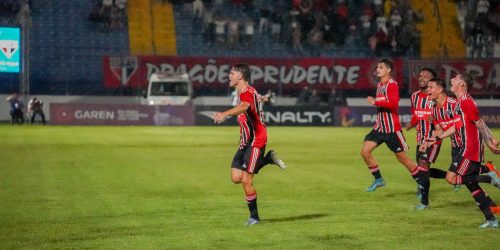São Paulo fecha fase de grupos da Copinha com 100% de aproveitamento Imagem referente a São Paulo fecha fase de grupos da Copinha com 100% de aproveitamento