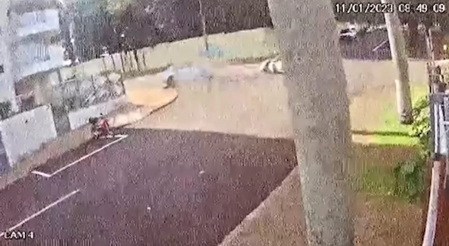 Câmera registra forte acidente que deixou veículos destruídos no Bairro Neva