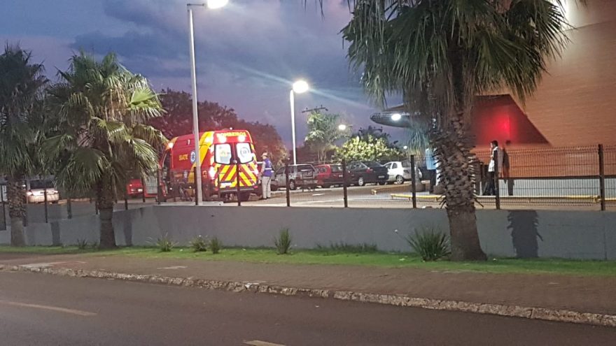 Vítima de queda de plano elevado é socorrida pelo Siate no Universitário