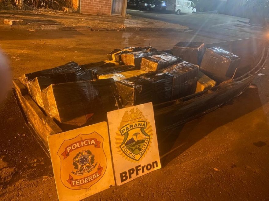 Embarcação carregada com cigarros contrabandeados é apreendida em Foz do Iguaçu