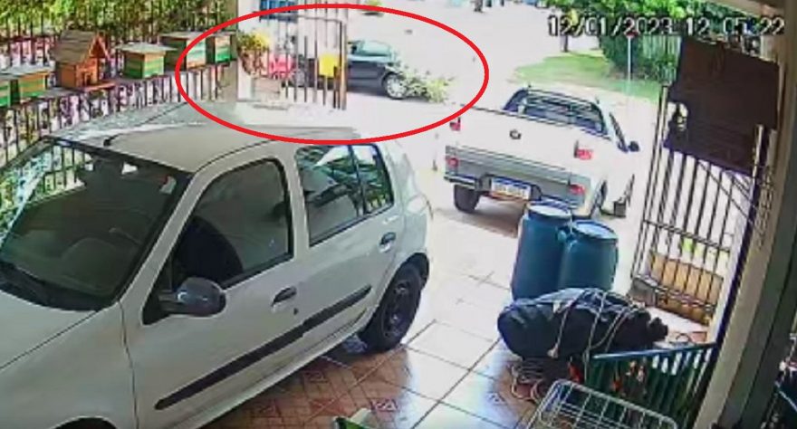 Câmera flagra acidente no Bairro Esmeralda