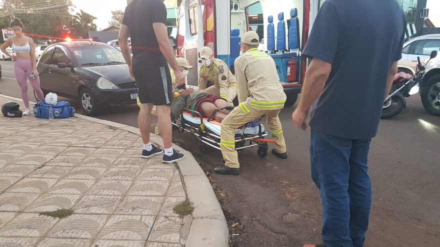 Caminhonete e moto colidem no Coqueiral deixando piloto ferido