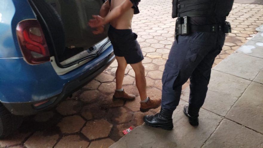 Homem descumpre medida protetiva contra mãe idosa, deixa-a para fora de casa e acaba detido no Alto Alegre