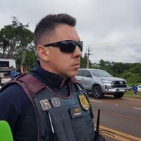 Imagem referente a Segundo a PRF, HB20 invadiu a pista contrária, atingindo a motocicleta