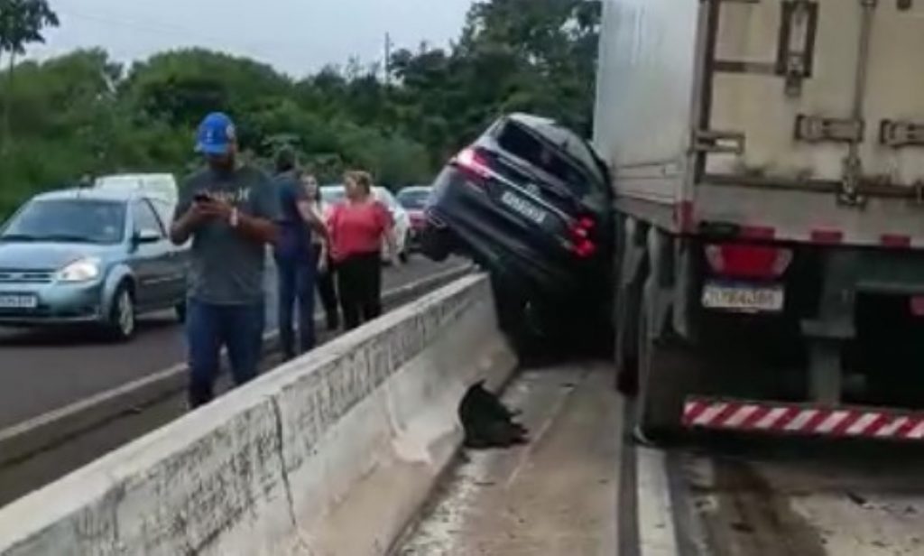 Grande engavetamento é registrado em Lindoeste