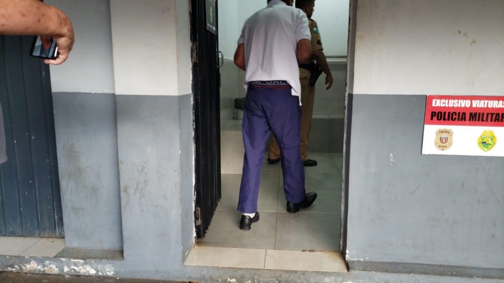 PM detém homem por posse ilegal de arma de fogo