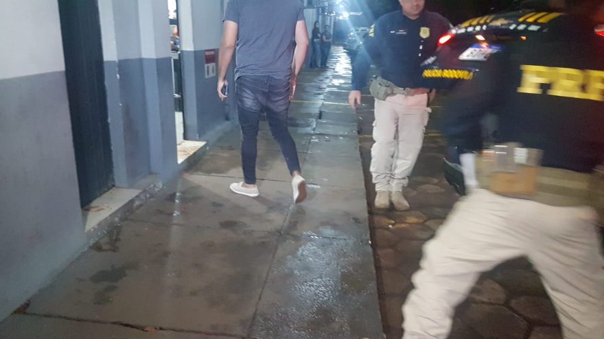 Homem é preso por dever pensão alimentícia
