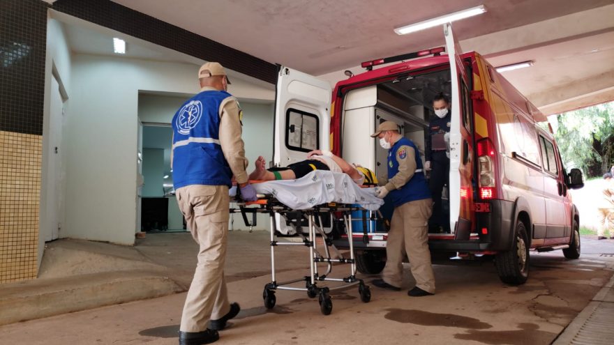 Idoso fica ferido ao cair de cadeira após sofrer mal súbito no Alto Alegre