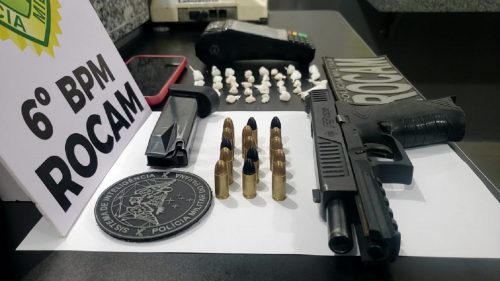 Rocam encontra drogas, arma e munições em apartamento de suspeito de tráfico no Santo Inácio