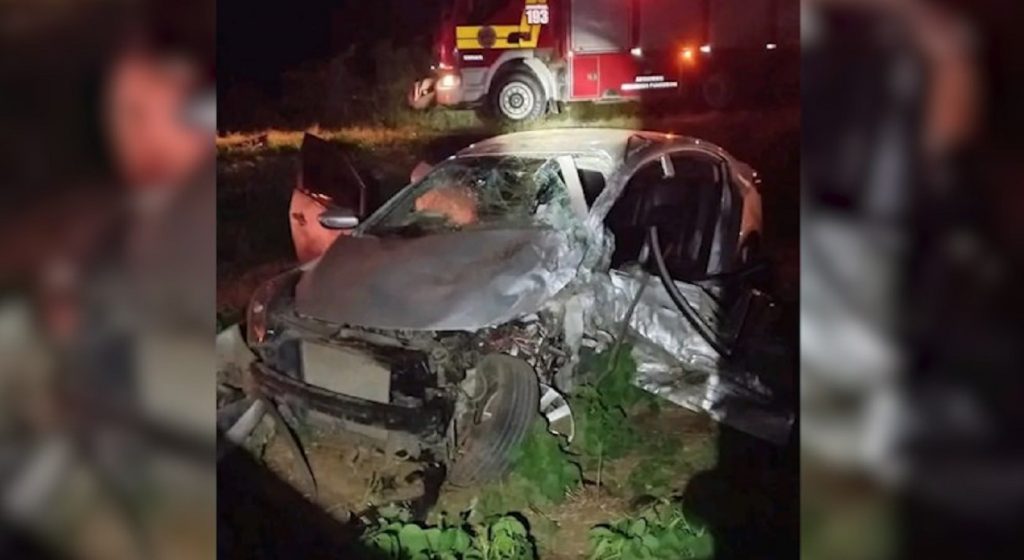 Jovem moradora de Foz fica em estado grave após capotar o carro na Rodovia do Café Jovem moradora de Foz fica em estado grave após capotar o carro na Rodovia do Café