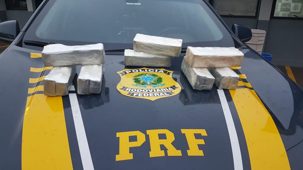Mulher com 8,5 kg de cocaína é detida pela PRF de Cascavel