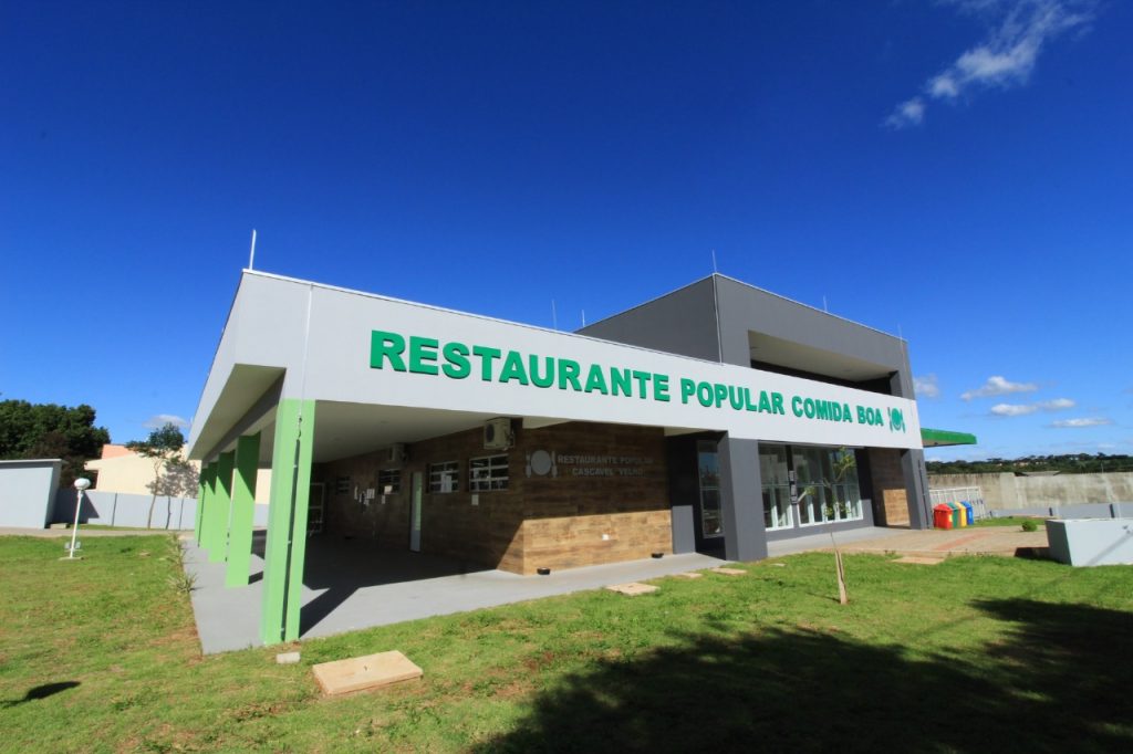 Hoje tem Frango à Parisiense no almoço do Restaurante Popular; confira Hoje tem Frango à Parisiense no almoço do Restaurante Popular; confira