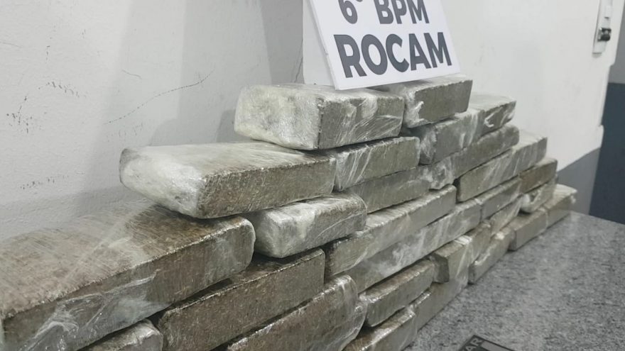 Rocam apreende 13 kg de maconha durante fiscalização a ônibus de linha