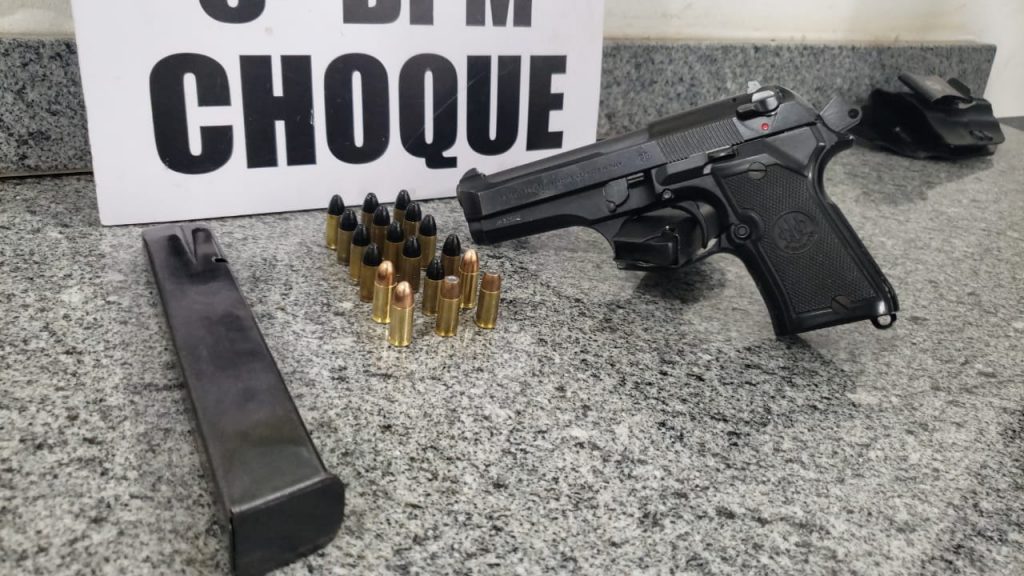 Homem que fazia “segurança” da esposa de autor dos homicídios no Morumbi é detido com pistola e munições Homem que fazia “segurança” da esposa de autor dos homicídios no Morumbi é detido com pistola e munições