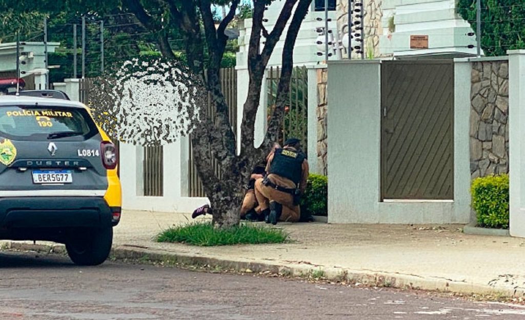 Homem é preso ao tentar aplicar o golpe do cartão em Goioerê Homem é preso ao tentar aplicar o golpe do cartão em Goioerê